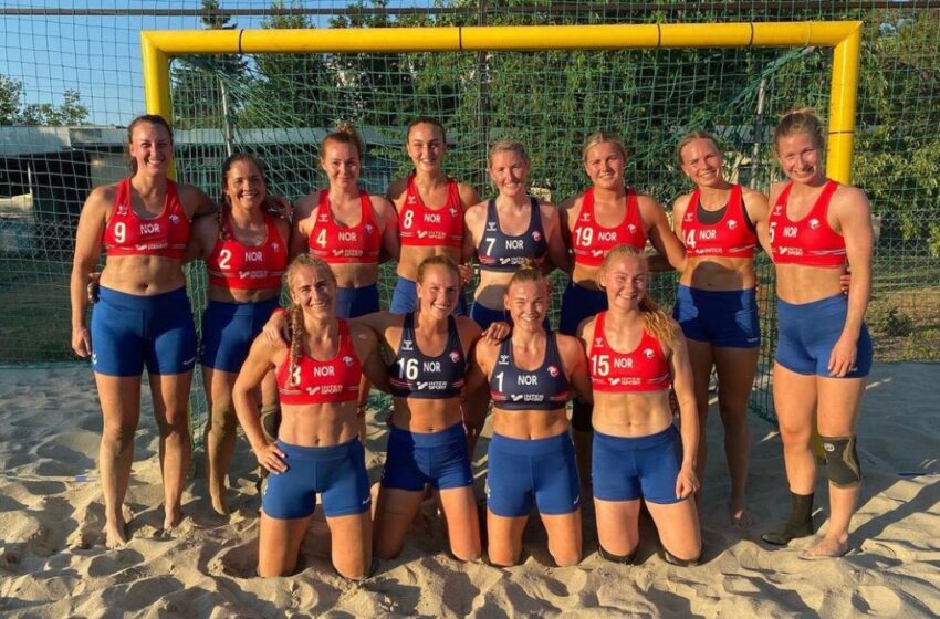 “Il bikini è sessista”: atlete di pallamano giocano in shorts e rischiano squalifica