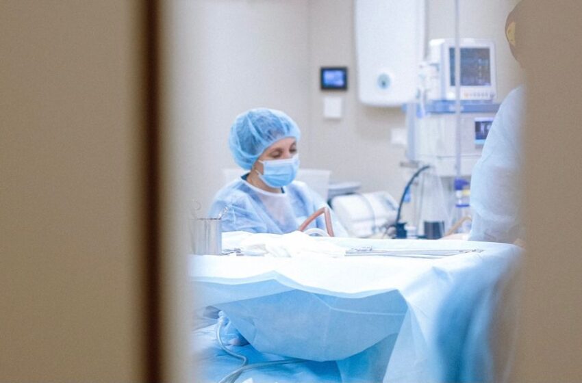 Brescia, 39enne no-vax muore di Covid. Contagiata tutta la famiglia, grave la nonna