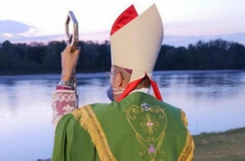  Una messa sulle rive del Po contro la siccità, il vescovo: “Invochiamo l’acqua”
