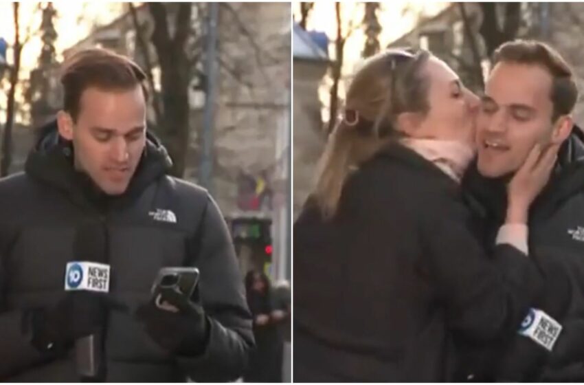  “Sei molto carino”: donna bacia giornalista in diretta. L’imbarazzo del reporter